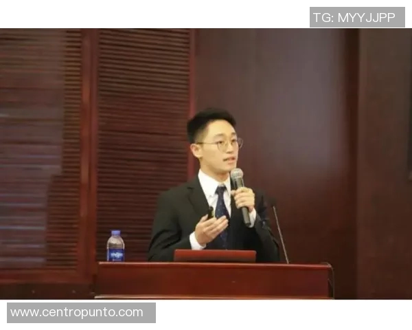 飞盘追梦：周军的热血人生与深度对话探索